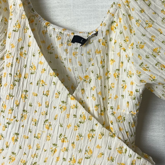 NEW WITH TAGS Lulu's Floral Cottagecore Coquette Wrap Puff Sleeve Crop Top - Picture 2 of 6